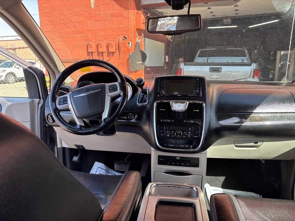 Chrysler Town & Country Touring L 2013