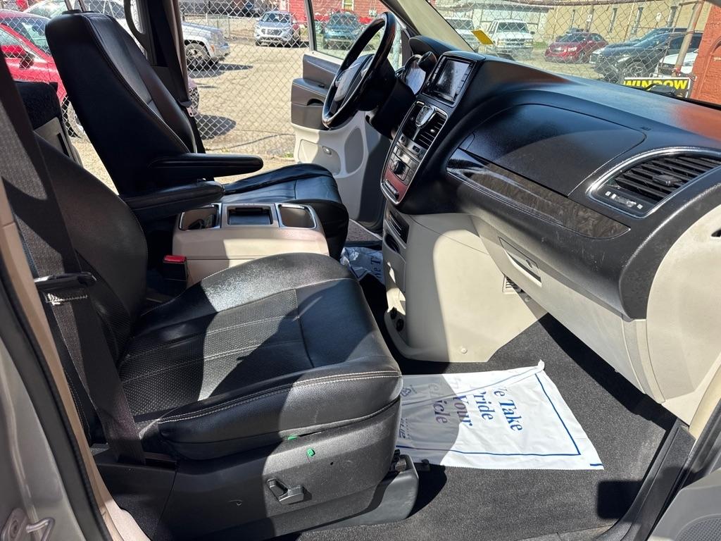 Chrysler Town & Country Touring L 2013