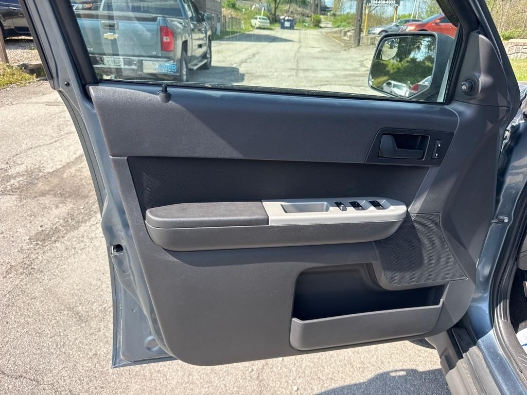 Ford Escape  2010