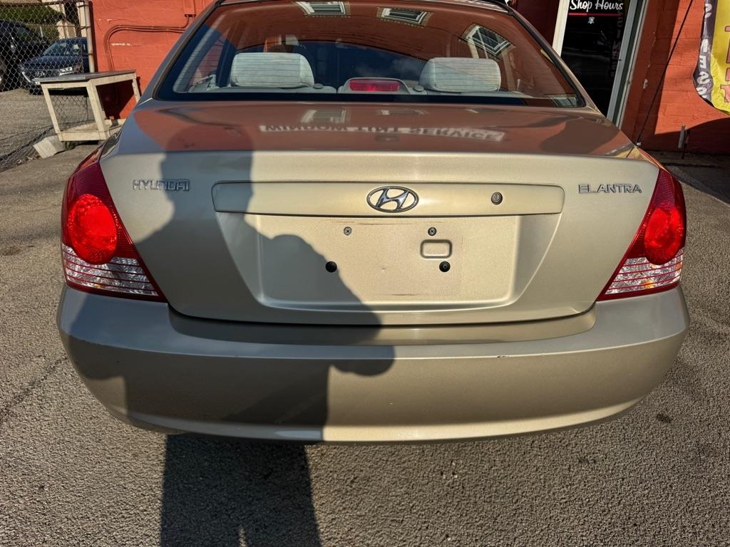 Hyundai Elantra  2005