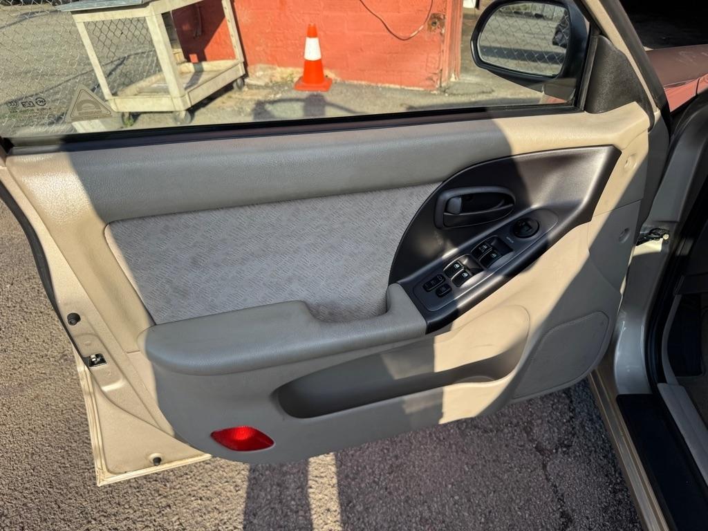 Hyundai Elantra  2005
