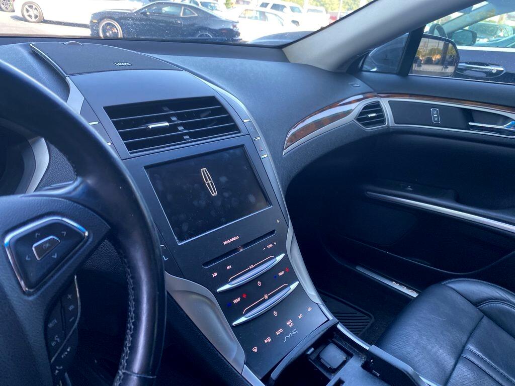2016 Lincoln MKZ Hybrid photo 8