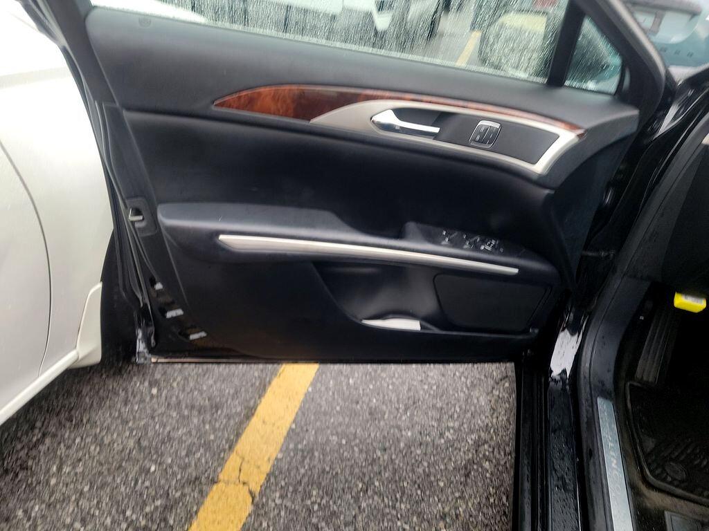 2016 Lincoln MKZ Hybrid photo 21