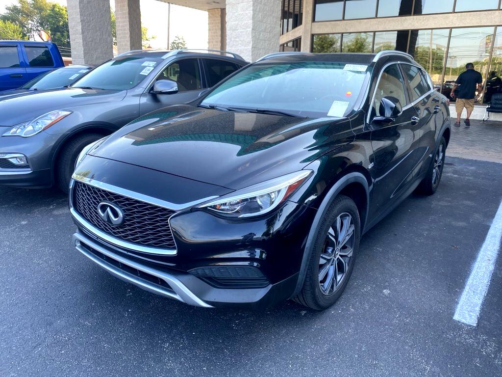 2018 Infiniti QX30 Luxury photo 2