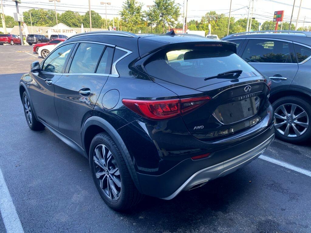 2018 Infiniti QX30 Luxury photo 3