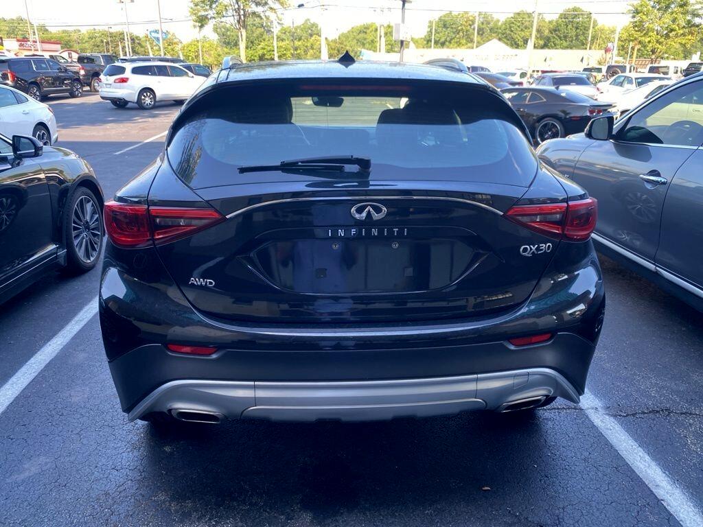 2018 Infiniti QX30 Luxury photo 4
