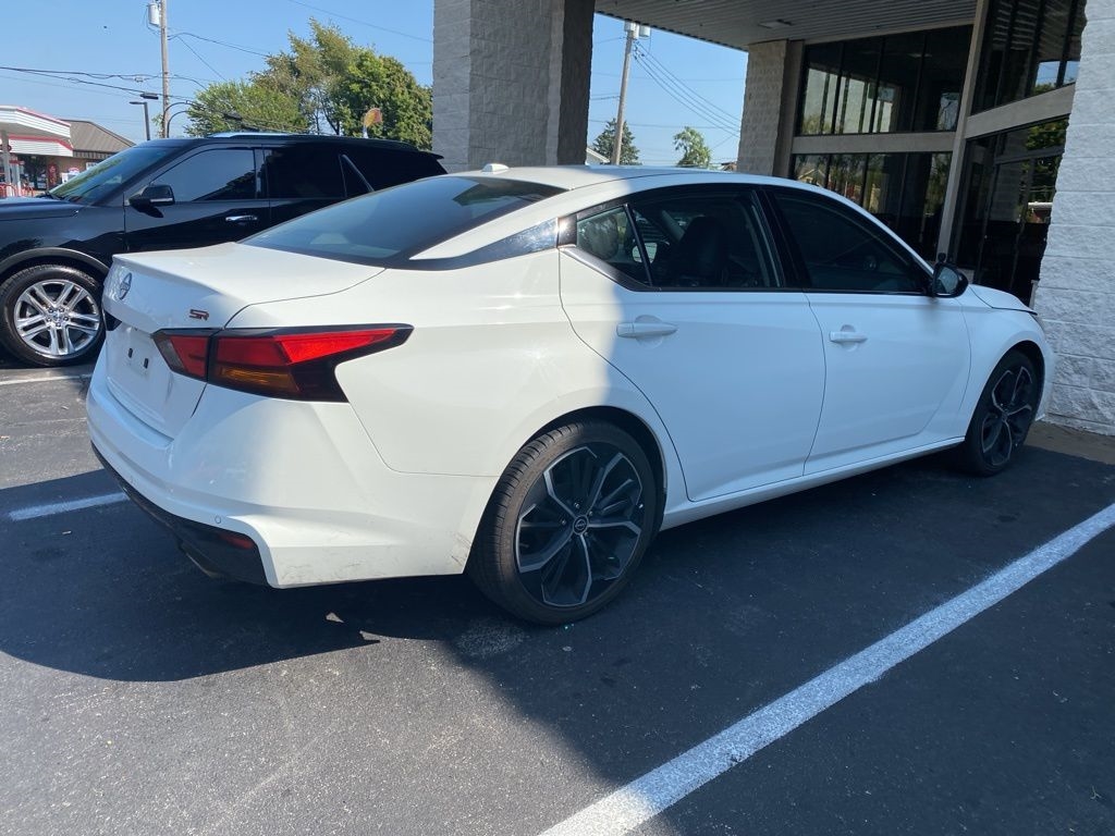 2024 Nissan Altima 2.5 SR photo 4