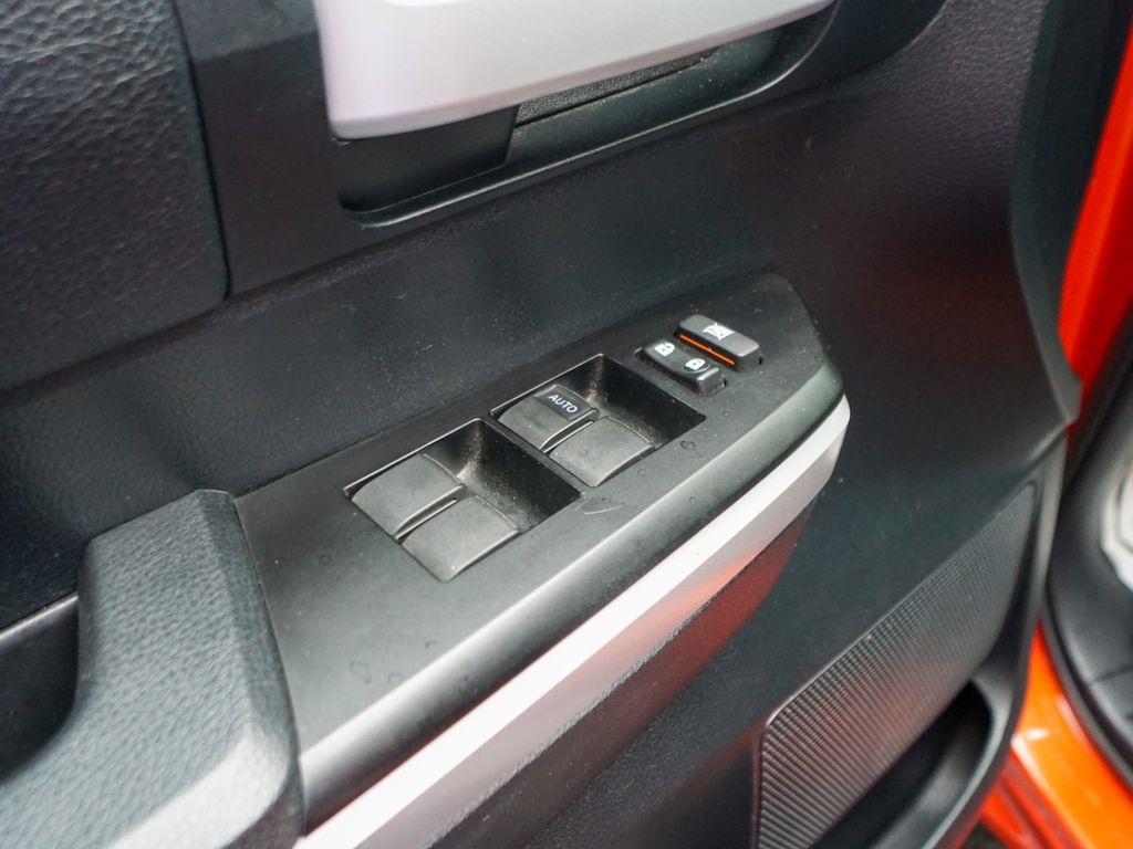 Toyota Tundra 4WD  2017