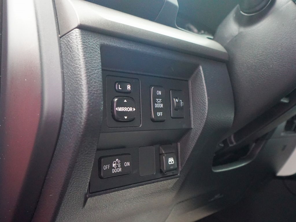 Toyota Tundra 4WD  2017