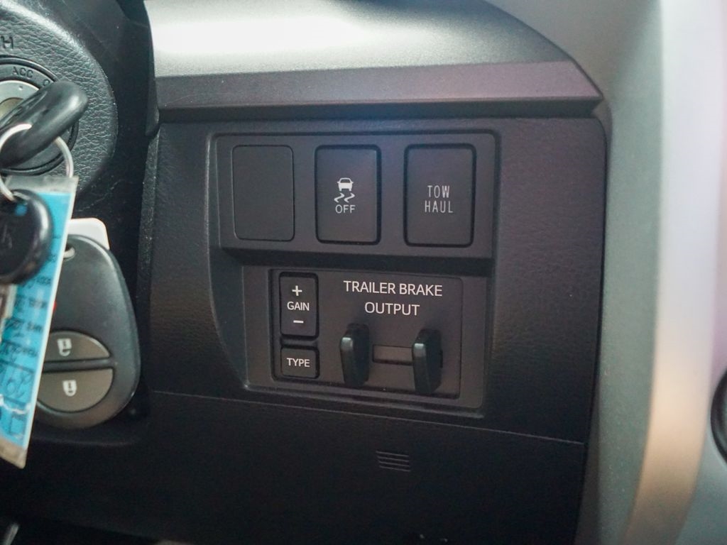 Toyota Tundra 4WD  2017