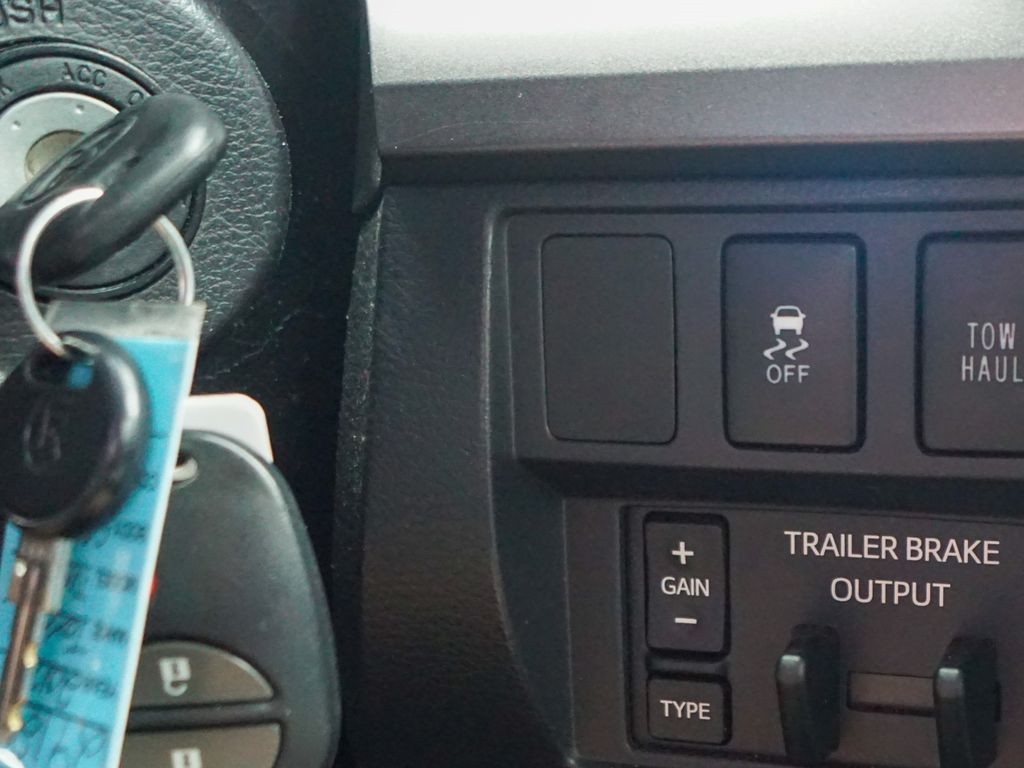 Toyota Tundra 4WD  2017