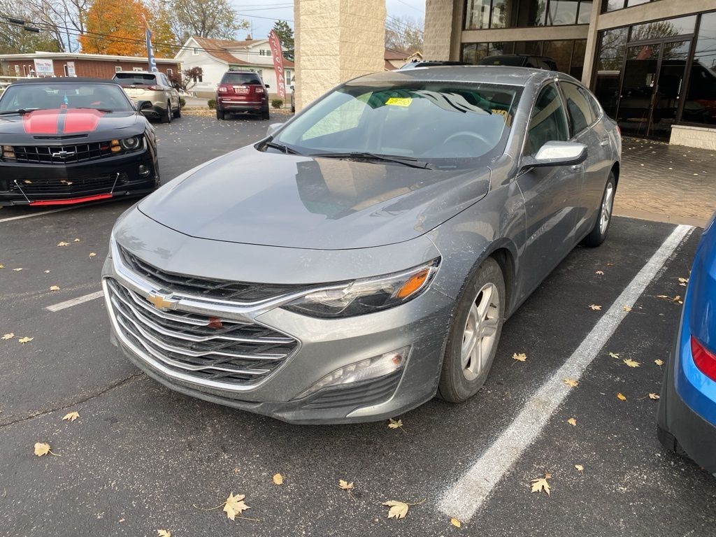 2024 Chevrolet Malibu 1LT photo 2