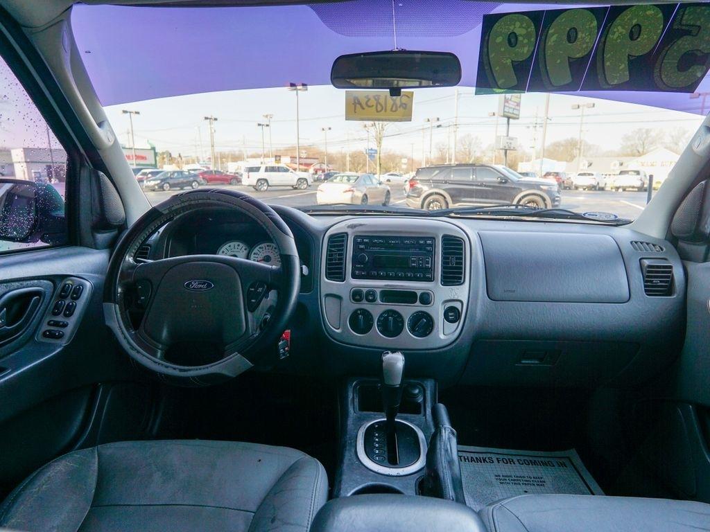 Ford Escape  2005