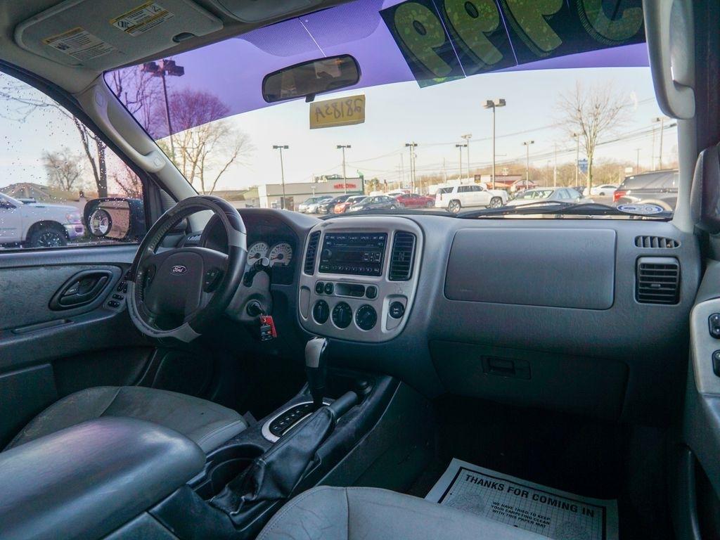 Ford Escape  2005