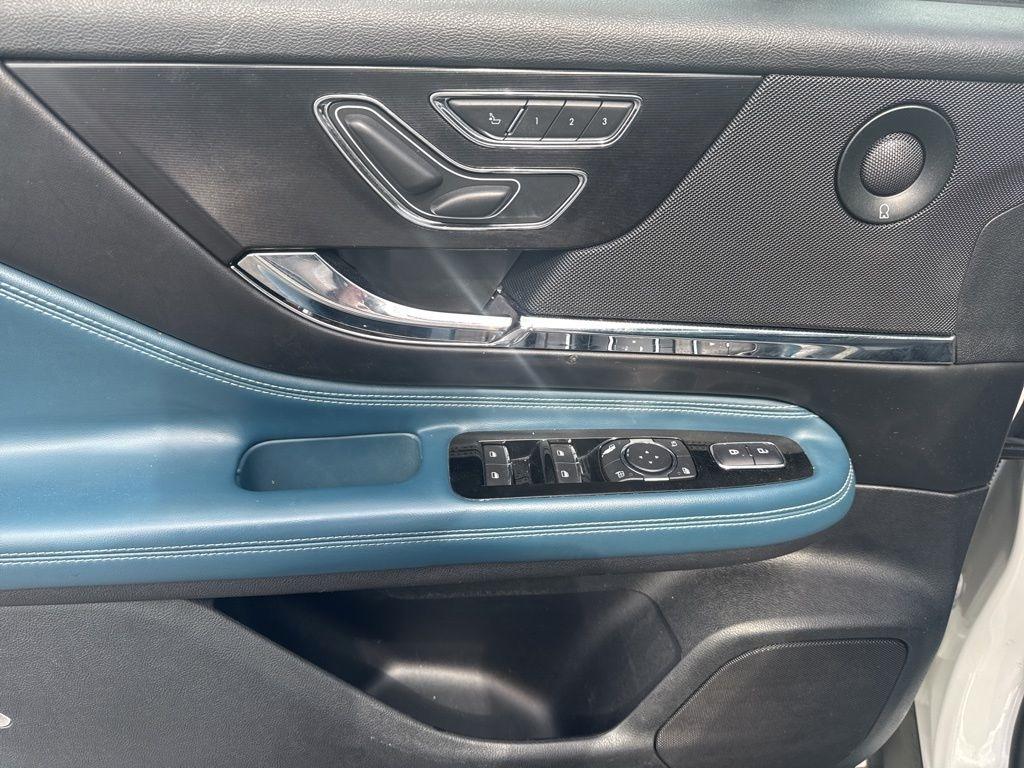 Lincoln Corsair  2021