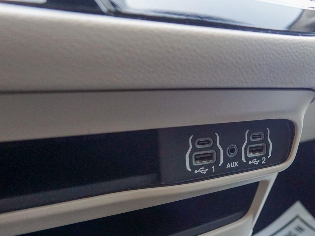 Chrysler Pacifica  2023