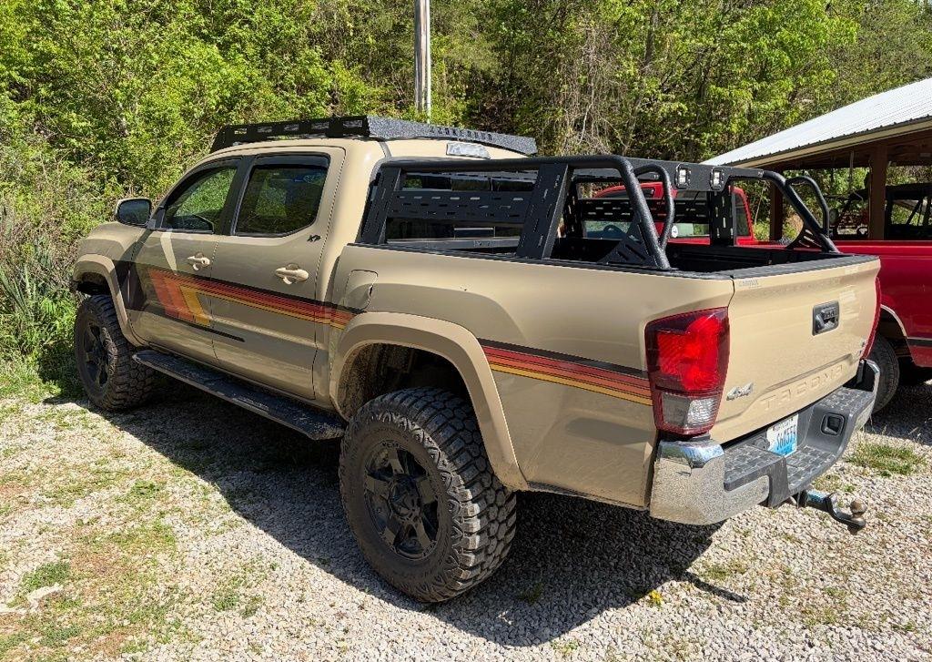 Toyota Tacoma  2018