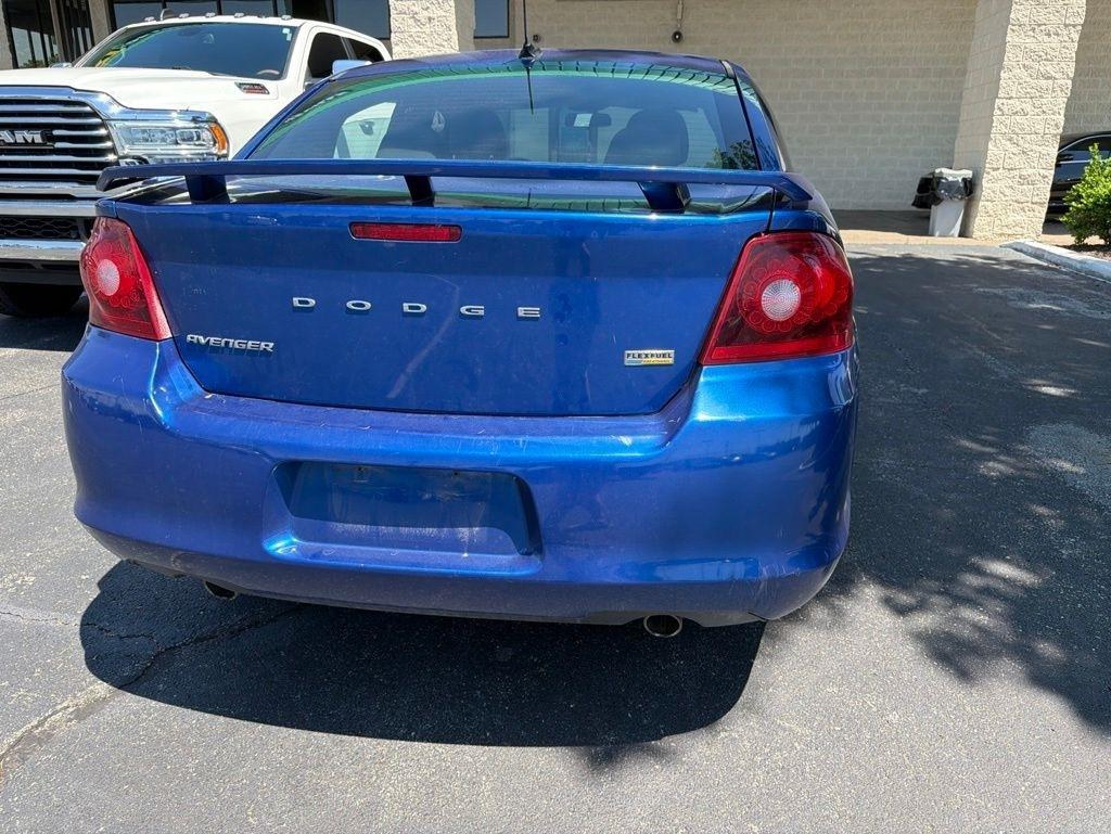 Dodge Avenger  2012