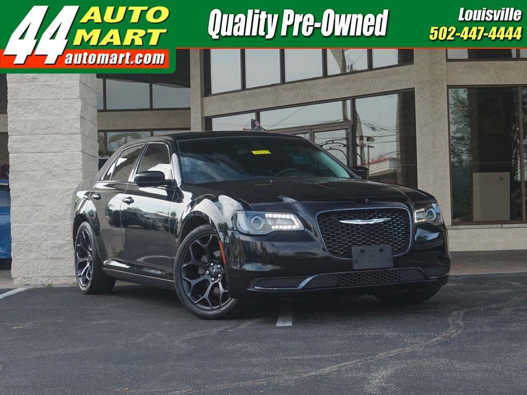 2019 Chrysler 300 Touring's photo