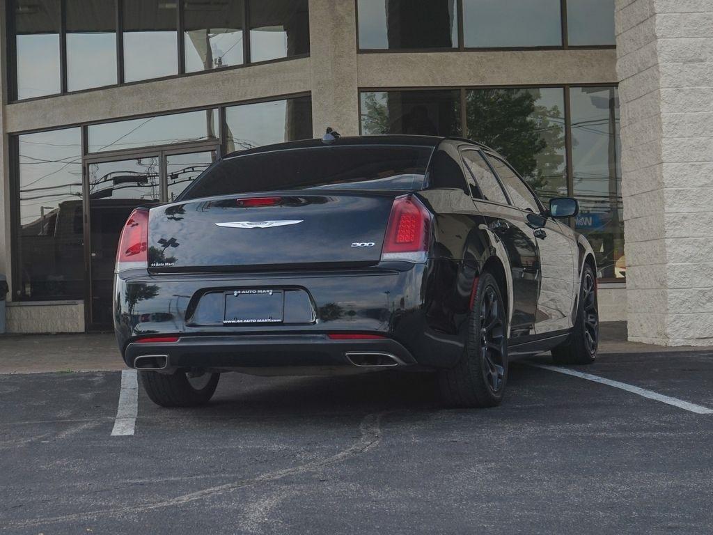 Chrysler 300  2019
