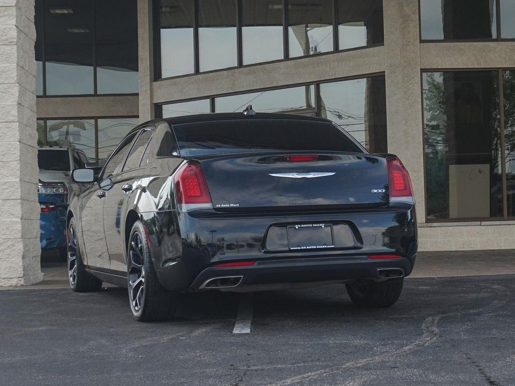 Chrysler 300  2019
