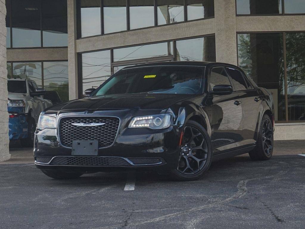 Chrysler 300  2019