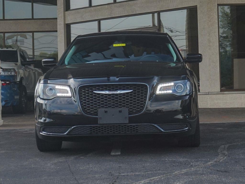 Chrysler 300  2019