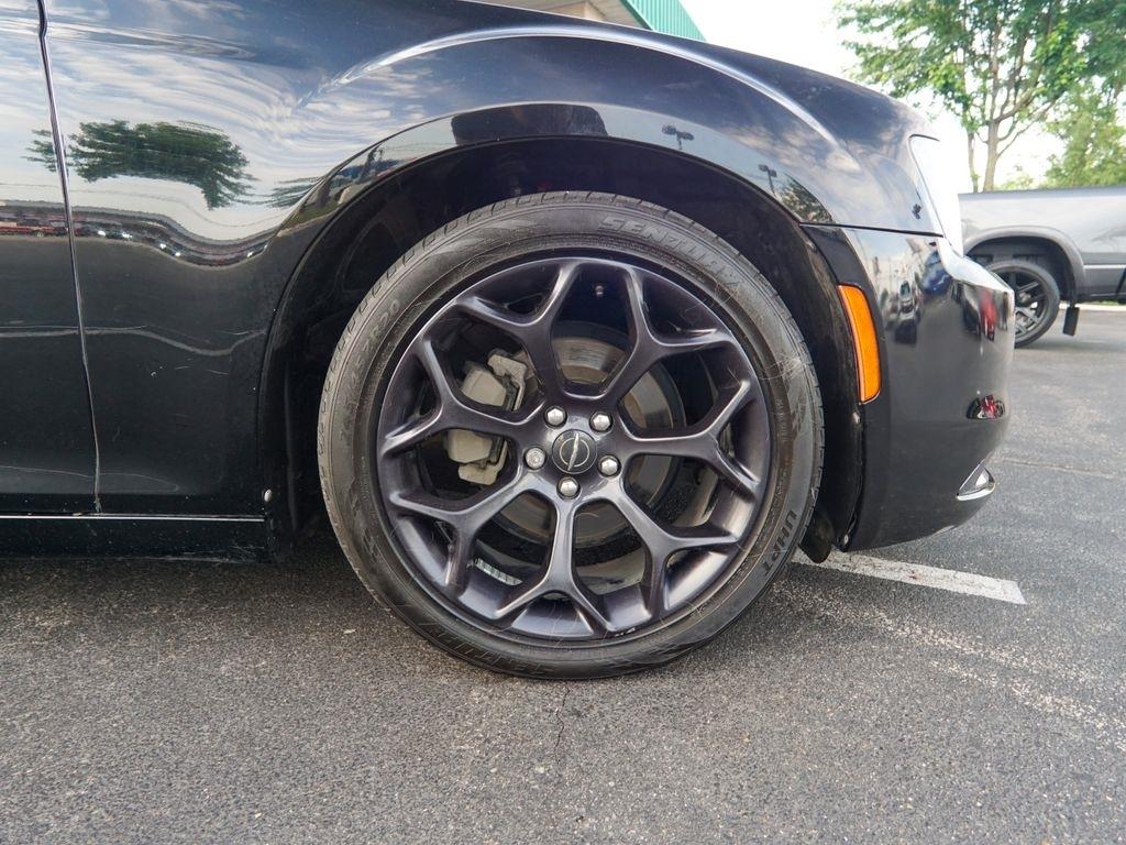 Chrysler 300  2019