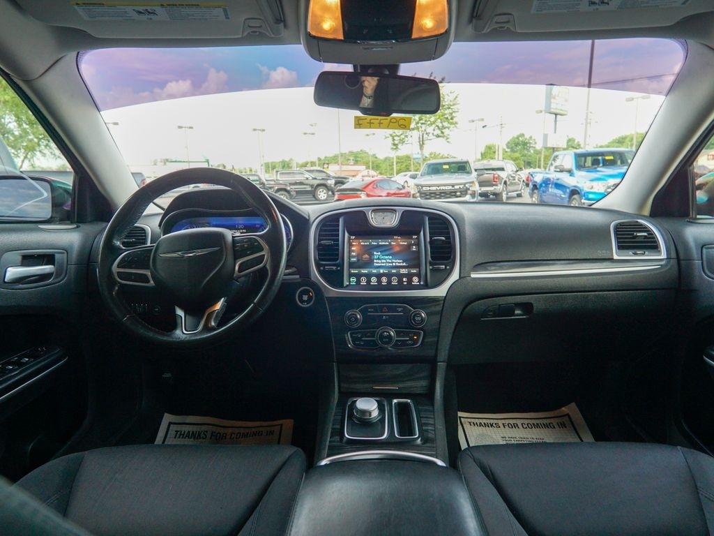 Chrysler 300  2019