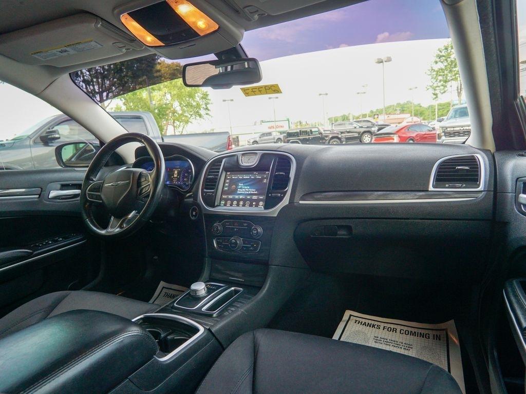 Chrysler 300  2019