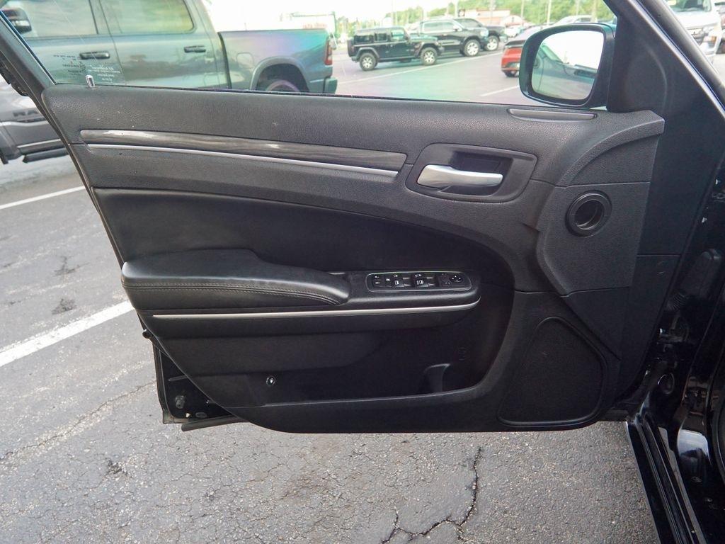 Chrysler 300  2019