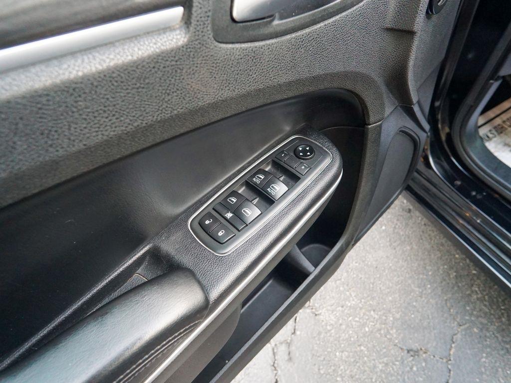 Chrysler 300  2019