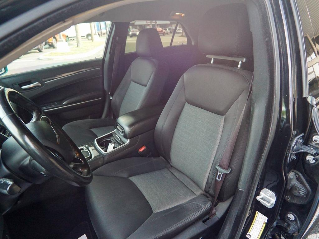Chrysler 300  2019