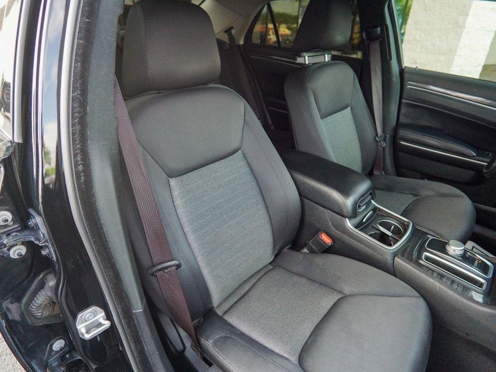 Chrysler 300  2019