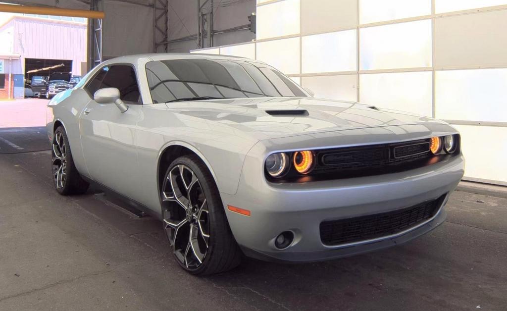2019 Dodge Challenger SXT Auto's photo