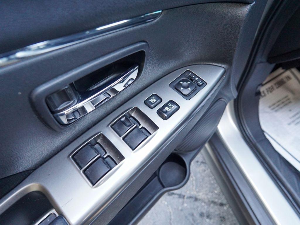 Mitsubishi Outlander Sport  2021