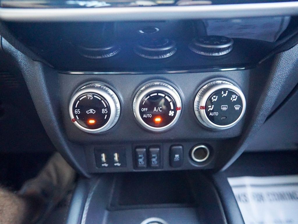 Mitsubishi Outlander Sport  2021