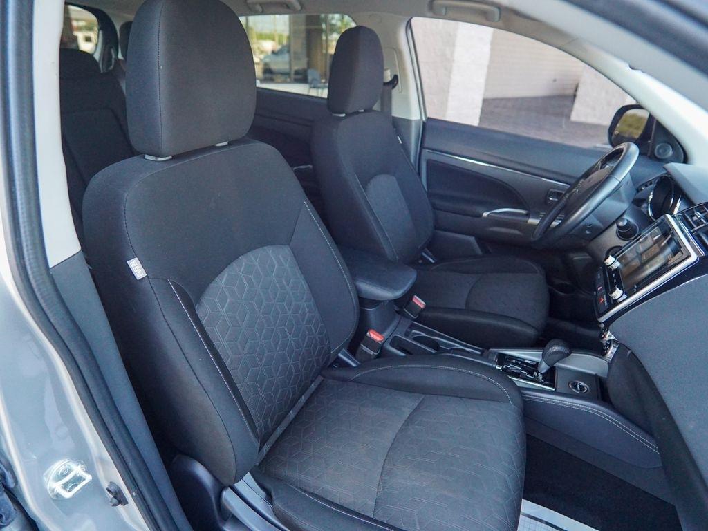 Mitsubishi Outlander Sport  2021