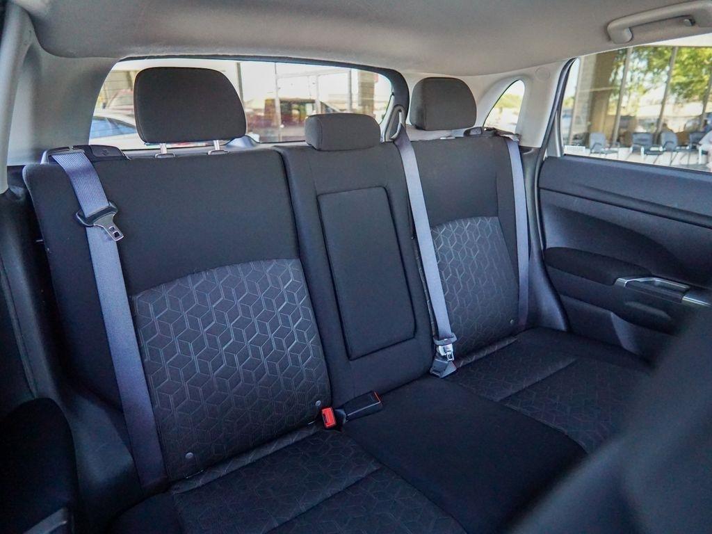 Mitsubishi Outlander Sport  2021