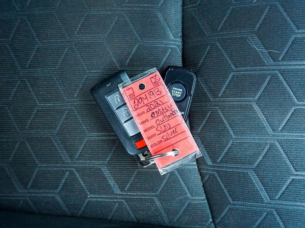 Mitsubishi Outlander Sport  2021