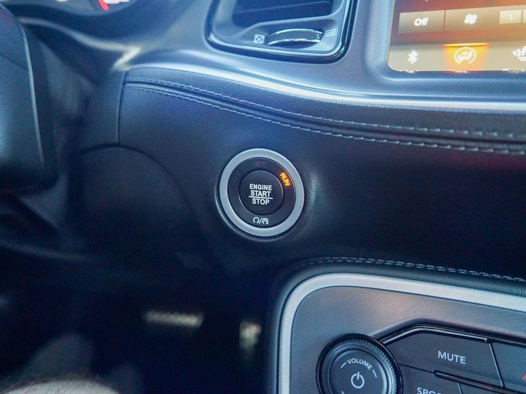 Dodge Challenger  2021