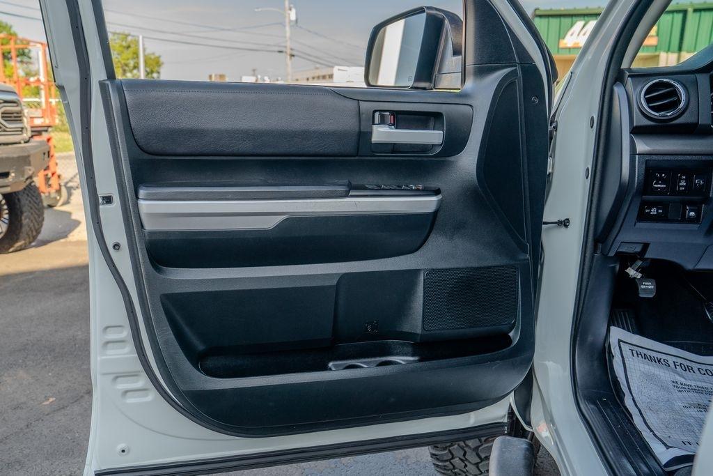 Toyota Tundra 4WD  2017