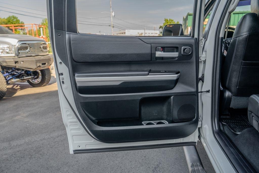 Toyota Tundra 4WD  2017