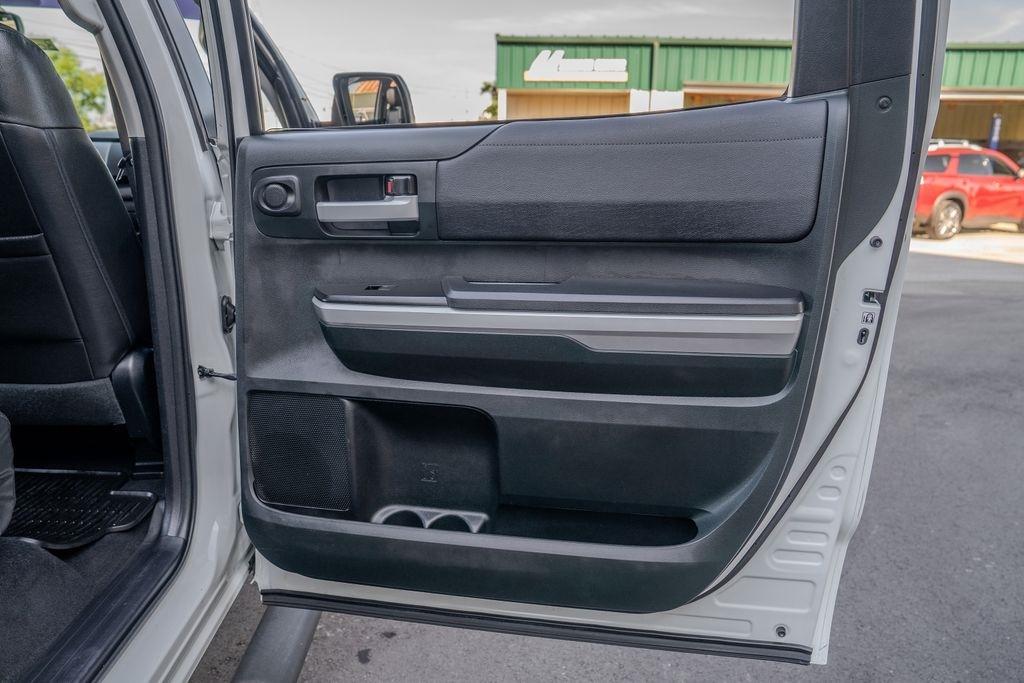 Toyota Tundra 4WD  2017