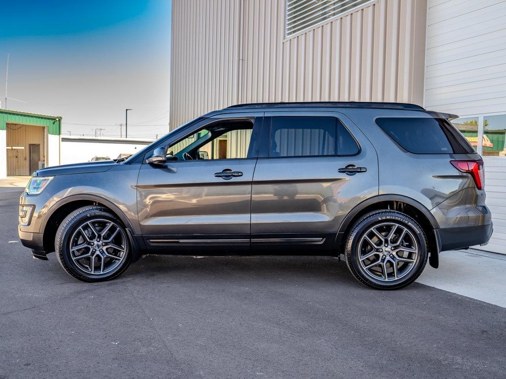 Ford Explorer photo 4
