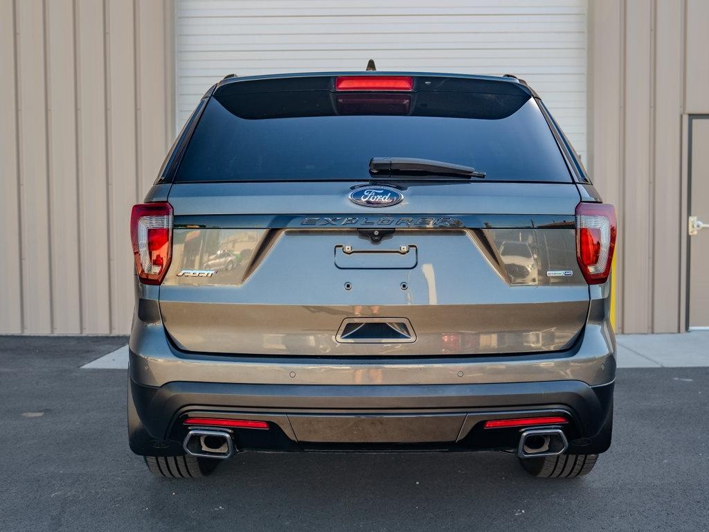 Ford Explorer photo 7