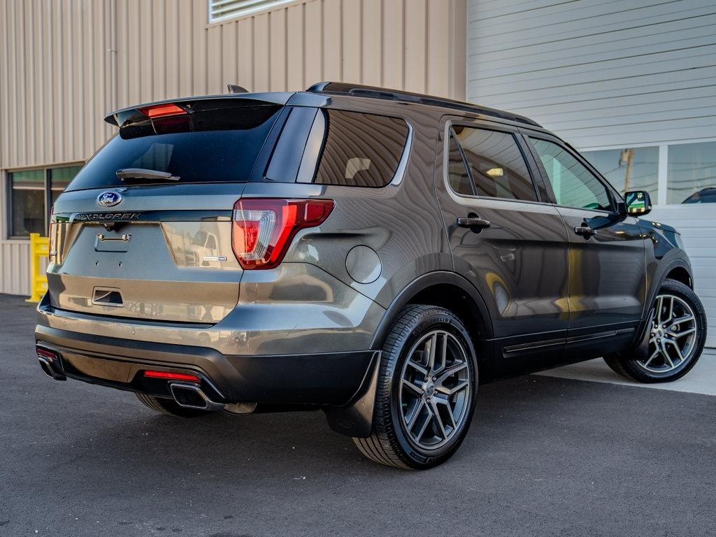 Ford Explorer photo 8