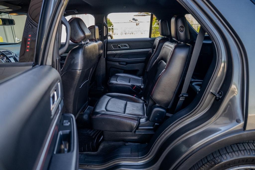 Ford Explorer photo 16