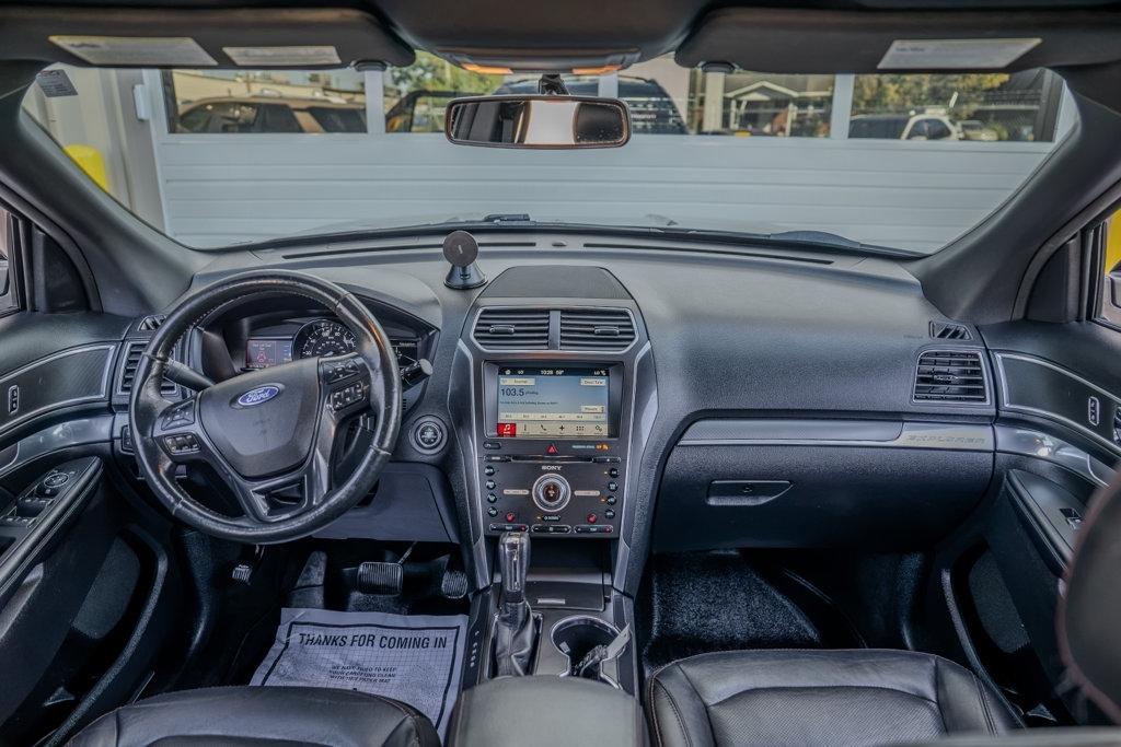 Ford Explorer photo 17