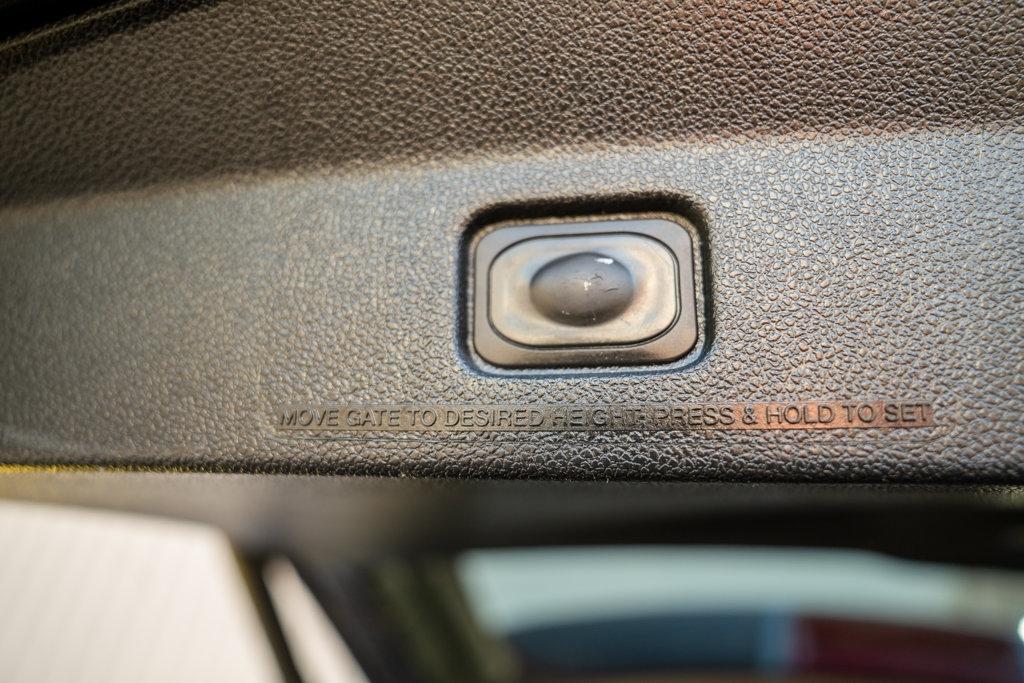 Ford Explorer photo 22